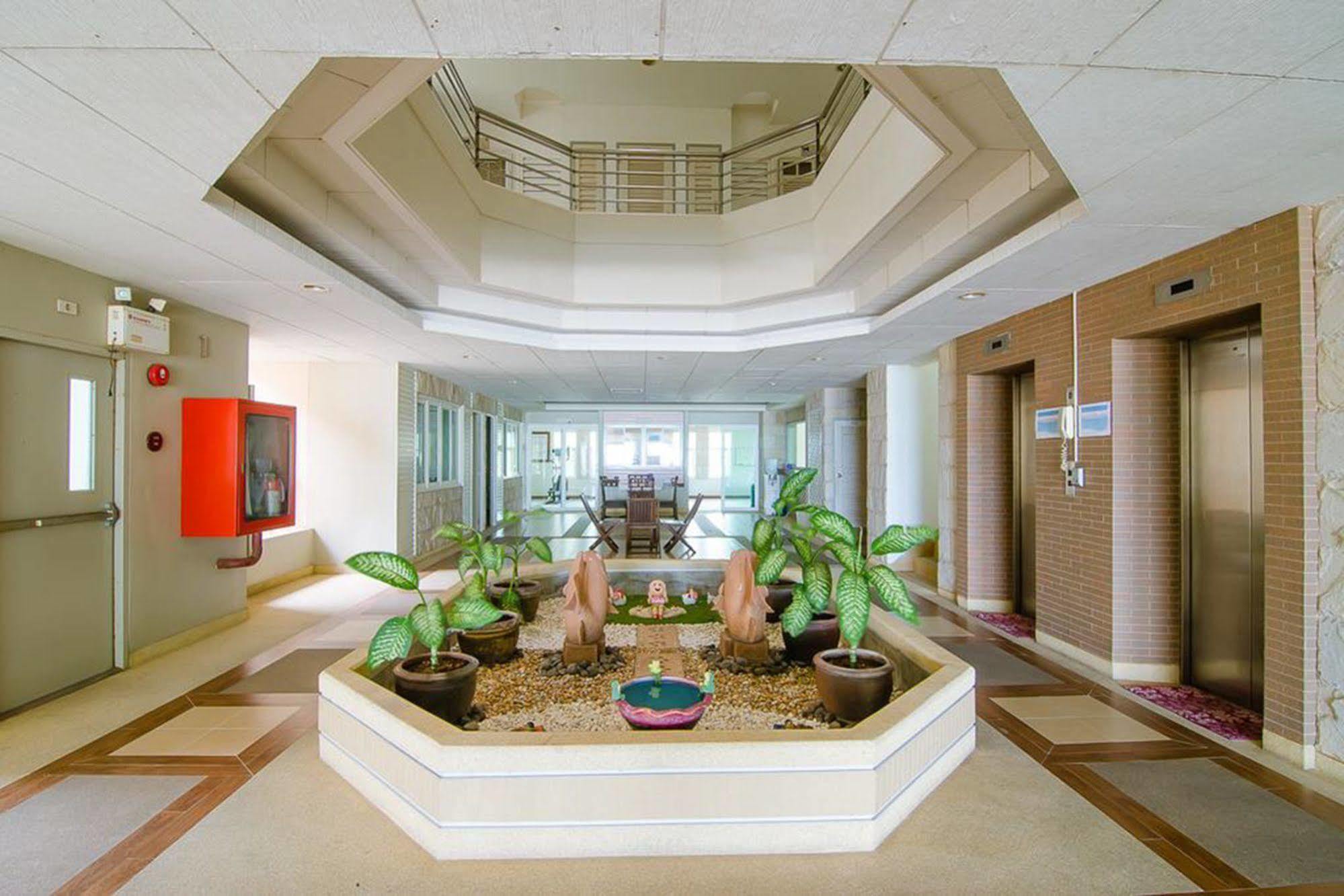 Baan Hansa Service Apartment ชะอำ ภายนอก รูปภาพ